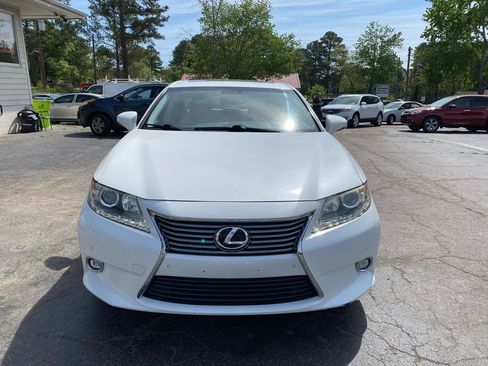 Used 2014 Lexus ES 350 w/ Luxury Package FWD image 2