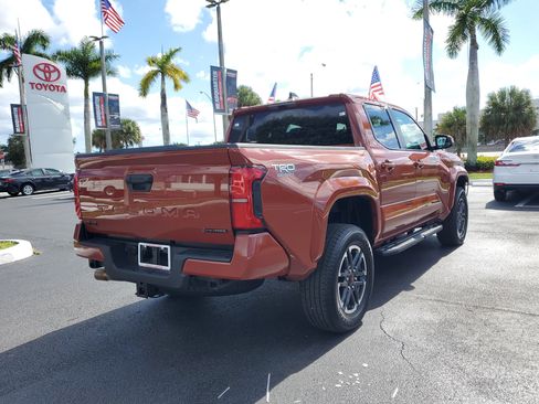 Used 2025 Toyota Tacoma TRD Sport image 11