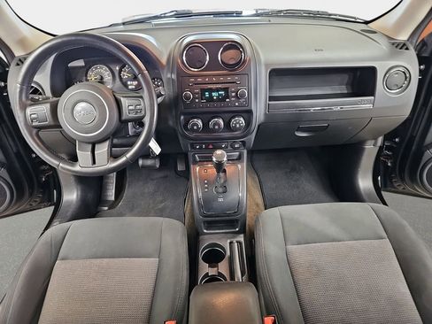 Used 2014 Jeep Patriot Latitude AWD/4WD image 10