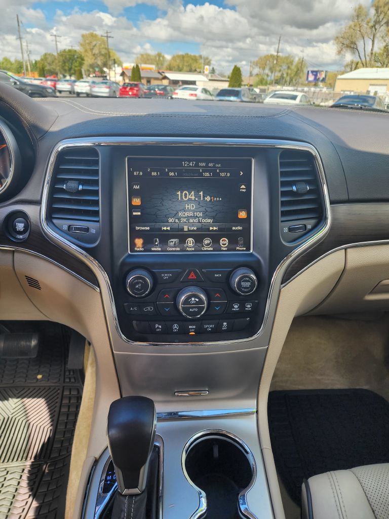 Used 2016 Jeep Grand Cherokee Overland w/ Advanced Technology Group AWD/4WD image 14