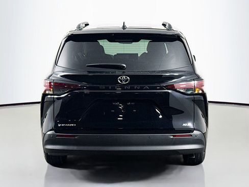 New 2026 Toyota Sienna XLE image 6