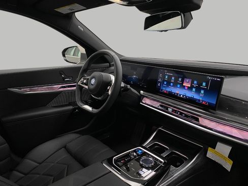Used 2024 BMW i7 xDrive60 image 5