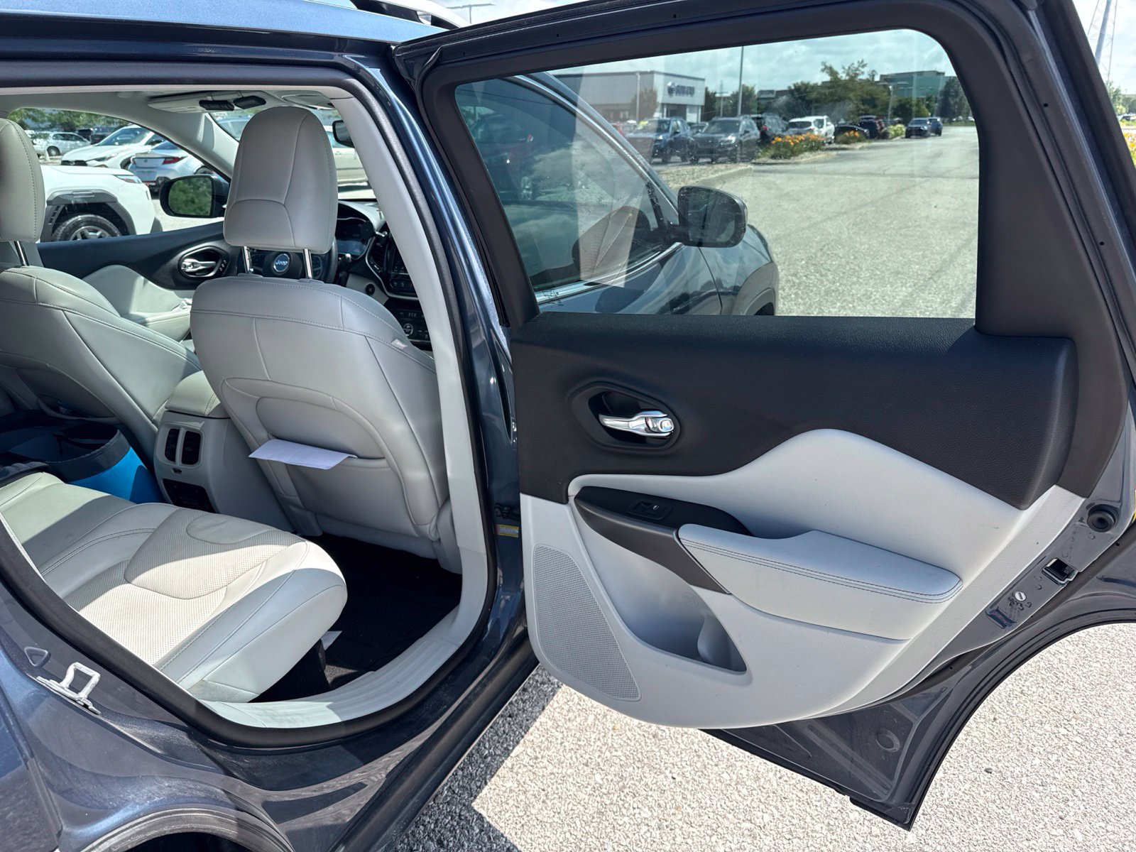 Used 2021 Jeep Cherokee Limited w/ Elite Package AWD/4WD image 20