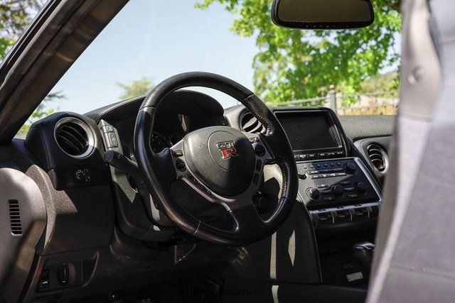 Used 2011 Nissan GT-R Premium AWD/4WD image 38