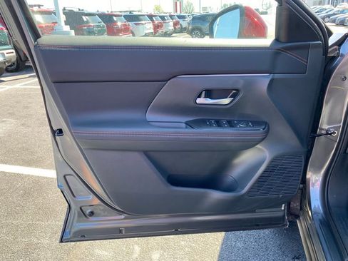 New 2025 Nissan Kicks SR image 12