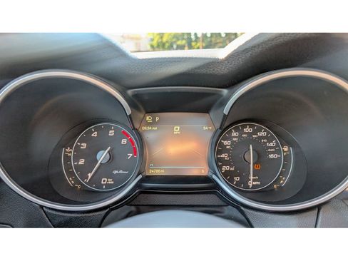 Used 2022 Alfa Romeo Stelvio Ti image 21