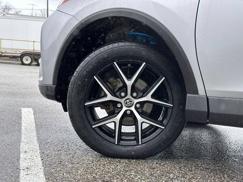 Used 2018 Toyota RAV4 SE w/ Power Extra Value Package AWD/4WD image 10