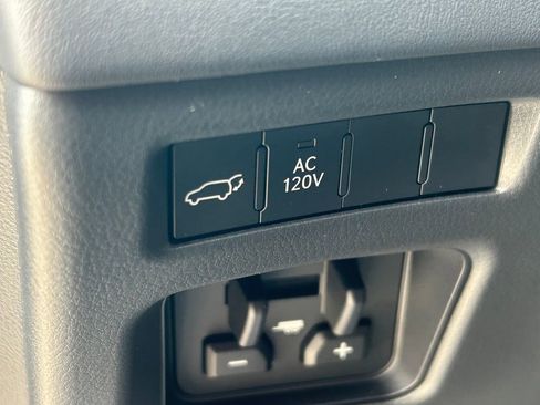 Used 2025 Lexus LX 700h Luxury image 34