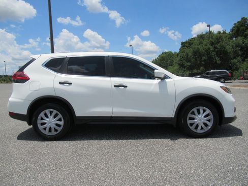 Used 2020 Nissan Rogue S FWD image 2