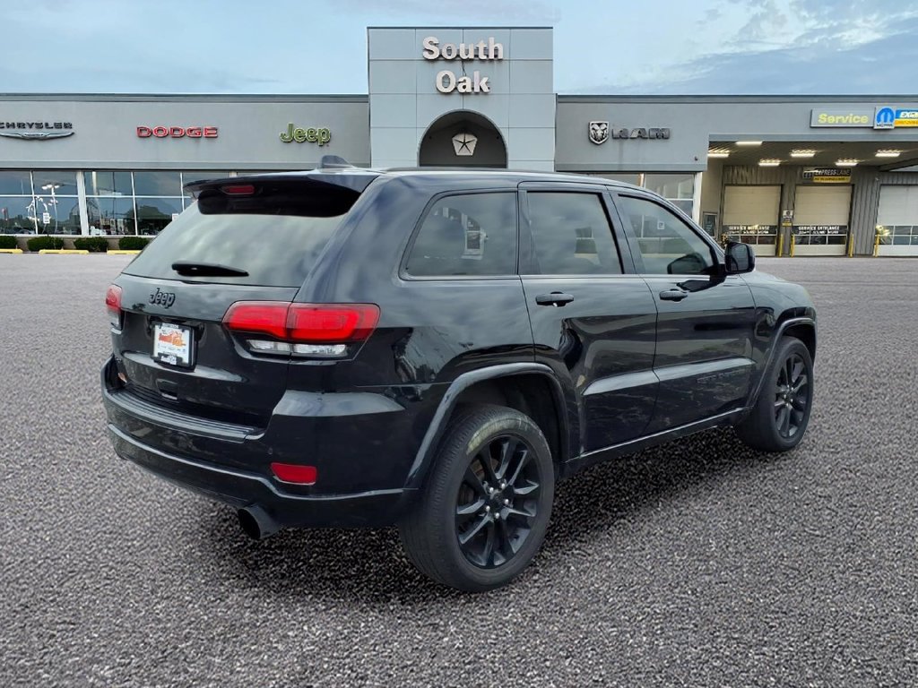 Used 2021 Jeep Grand Cherokee Laredo X AWD/4WD image 3