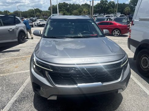 Used 2025 Kia Seltos S FWD image 2
