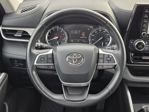 Used 2022 Toyota Highlander XLE image 22