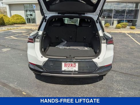 New 2025 Chevrolet Equinox EV LT image 30