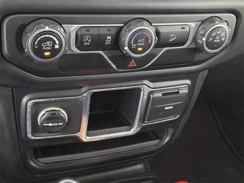 Used 2018 Jeep Wrangler Sport image 17