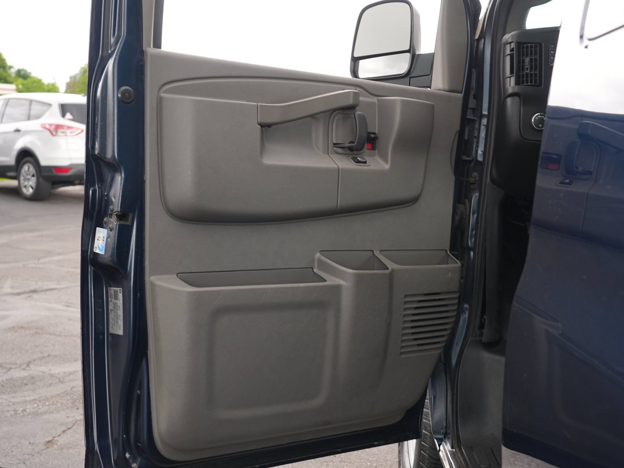 Used 2019 Chevrolet Express 2500 w/ Communications Package RWD image 15