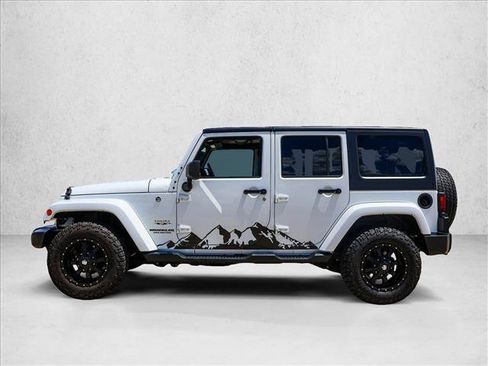 Used 2017 Jeep Wrangler Unlimited Sahara AWD/4WD image 8