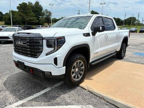 Used 2024 GMC Sierra 1500 AT4 w/ AT4 Premium Package AWD/4WD image 4