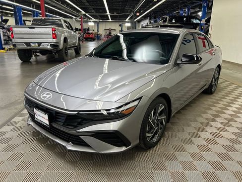 Used 2025 Hyundai Elantra Sport FWD image 7