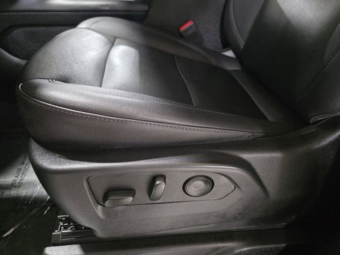 Used 2023 Chevrolet Suburban LT w/ Luxury Package image 26