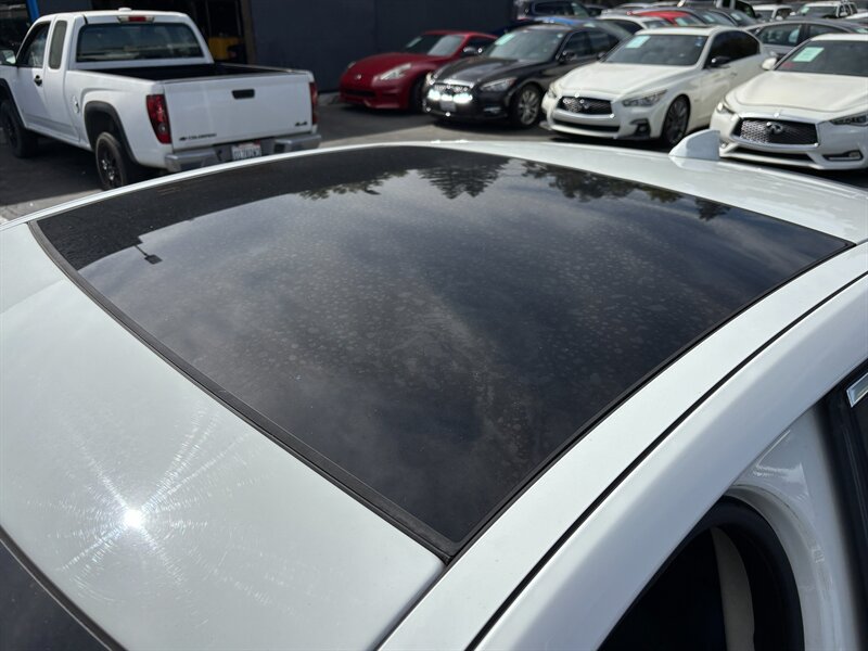 Used 2017 Jaguar XF Premium RWD image 13