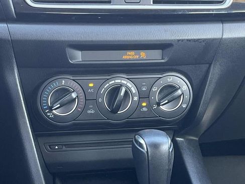 Used 2014 MAZDA MAZDA3 i Touring FWD image 16
