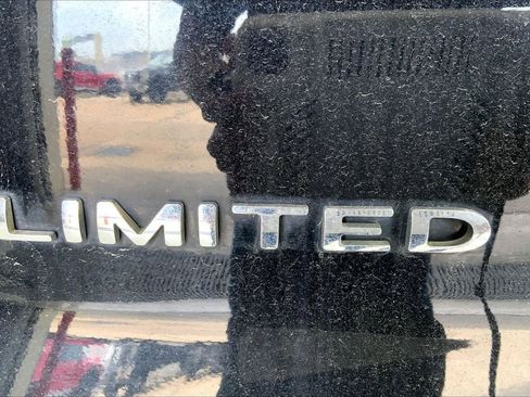 Used 2017 Ford Explorer Limited w/ Equipment Group 301A FWD image 9