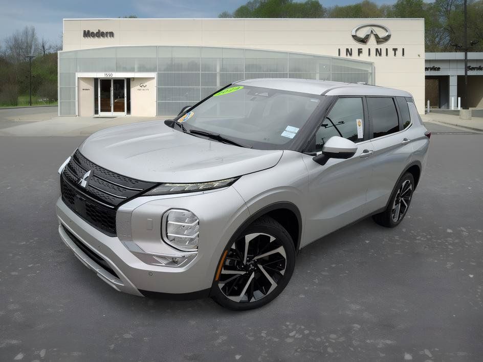 Used 2024 Mitsubishi Outlander SE AWD/4WD image 1