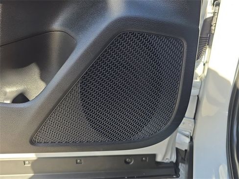 Used 2024 Mitsubishi Outlander SE Black Edition image 15