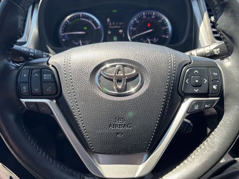 Used 2019 Toyota Highlander XLE AWD/4WD image 25