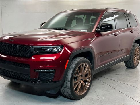 Used 2025 Jeep Grand Cherokee L Limited w/ Black Appearance Package AWD/4WD image 1