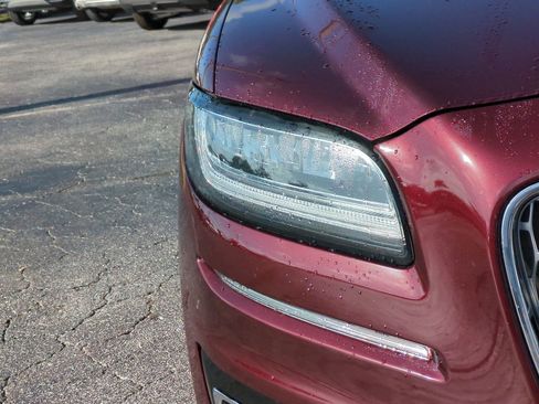 Used 2019 Lincoln Nautilus Select image 10