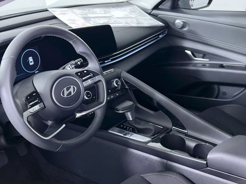 Used 2025 Hyundai Elantra SEL image 30
