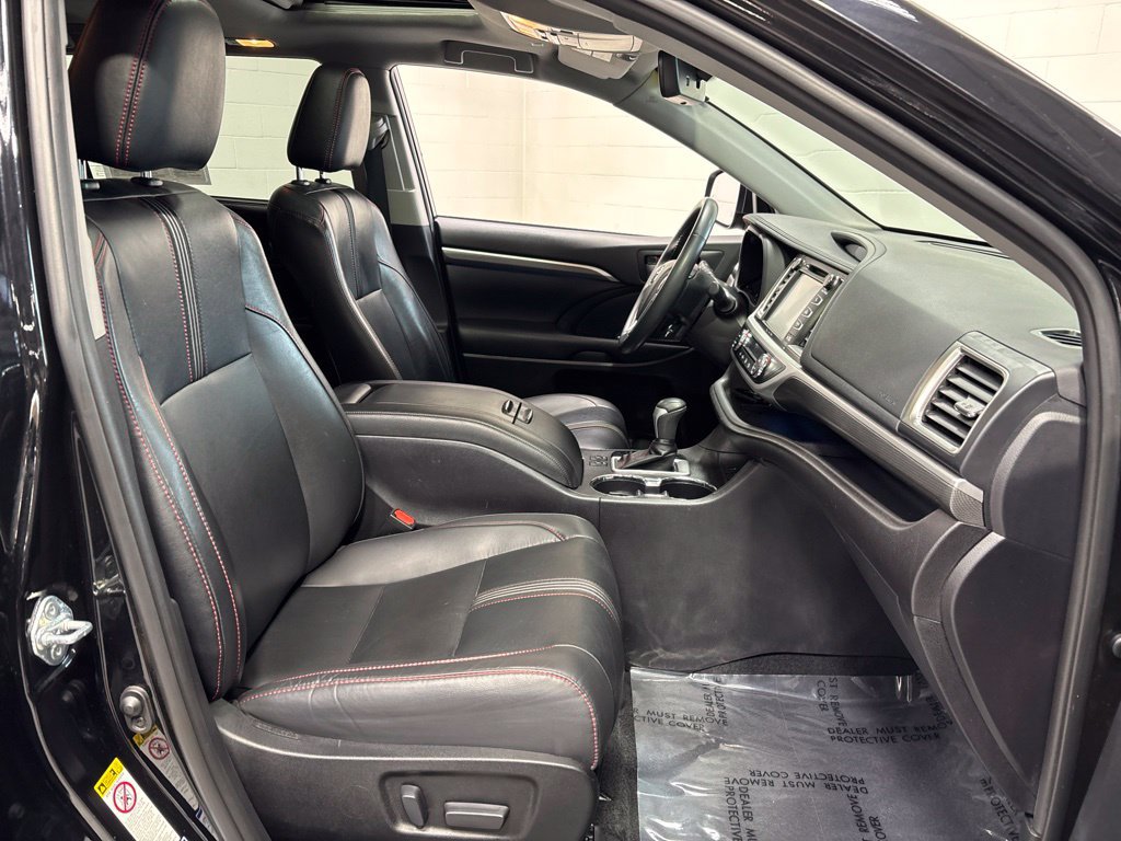 Used 2019 Toyota Highlander SE AWD/4WD image 11