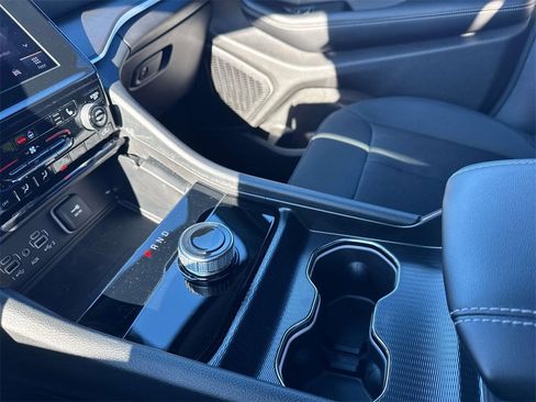 Used 2025 Jeep Grand Cherokee Laredo X w/ Luxury Tech Group I image 23