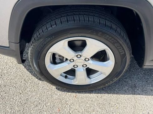 Used 2020 Jeep Compass Latitude AWD/4WD image 8