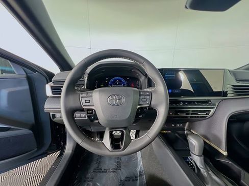 Used 2025 Toyota Camry SE image 13
