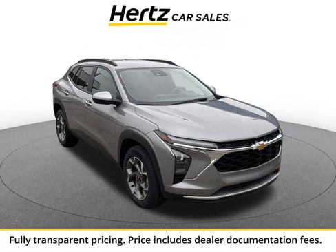 Used 2025 Chevrolet Trax LT FWD image 1