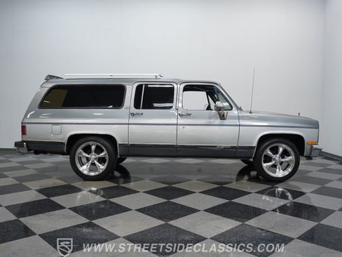 Used 1990 Chevrolet Suburban 2WD image 15