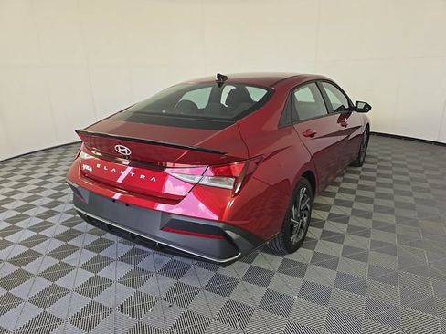 Used 2025 Hyundai Elantra Sport FWD image 3