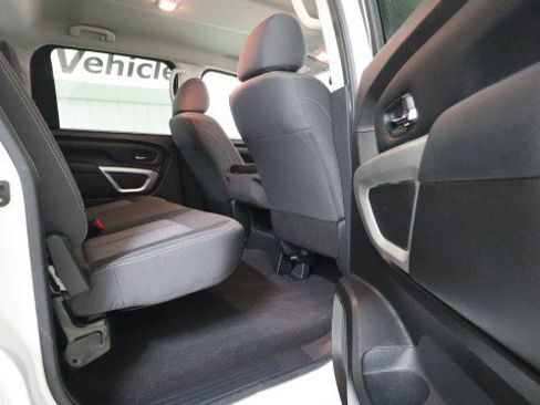 Used 2024 Nissan Titan SV AWD/4WD image 11