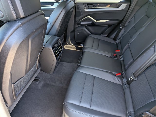 Used 2024 Porsche Cayenne AWD/4WD image 21