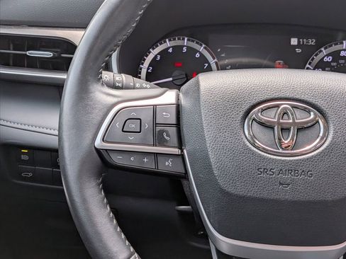 Used 2023 Toyota Highlander XLE FWD image 14