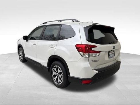 Used 2022 Subaru Forester Premium image 3