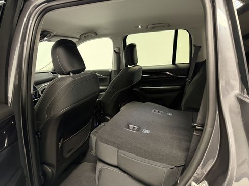 Used 2023 Jeep Grand Cherokee Laredo image 28