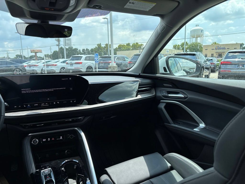 Used 2025 Audi Q5 Premium Plus w/ Premium Plus AWD/4WD image 11