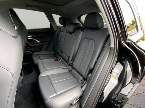 Used 2025 Audi Q5 Premium Plus w/ Premium Plus AWD/4WD image 18
