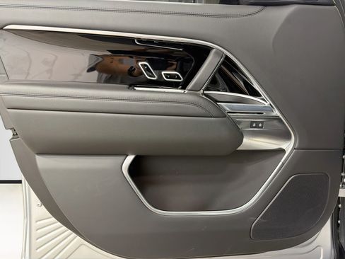 Certified 2025 Land Rover Range Rover SE AWD/4WD image 23