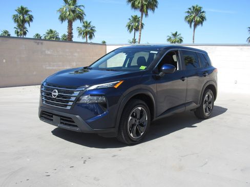 Used 2025 Nissan Rogue SV image 1