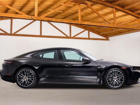 Used 2022 Porsche Taycan RWD image 6