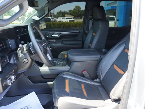 Used 2023 GMC Sierra 1500 AT4 AWD/4WD image 9